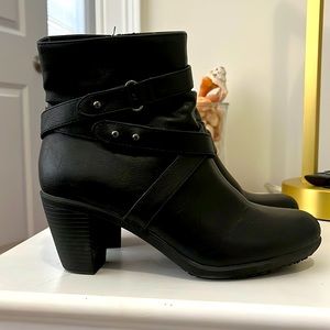 Womens balcon boots s’aime 8.5